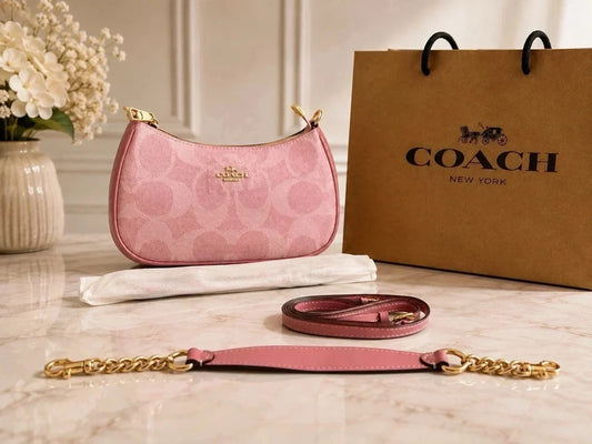 Pink Leather Shoulder Bag with Gold Chain – Women’s Handbag